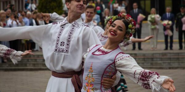 В школах Гродно прошли торжественные линейки ко Дню знаний