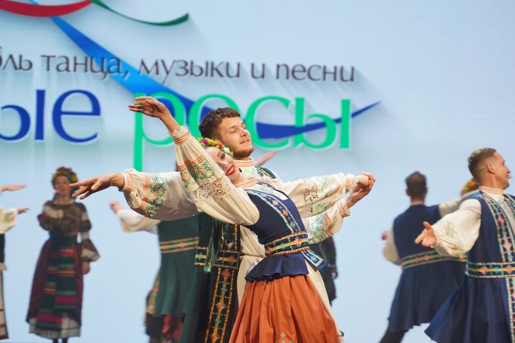 Белые росы во Дворце культуры МТЗ