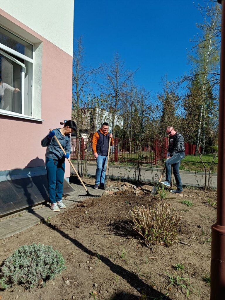 Коллектив ансамбля Белые росы присоединился к республиканскому субботнику!