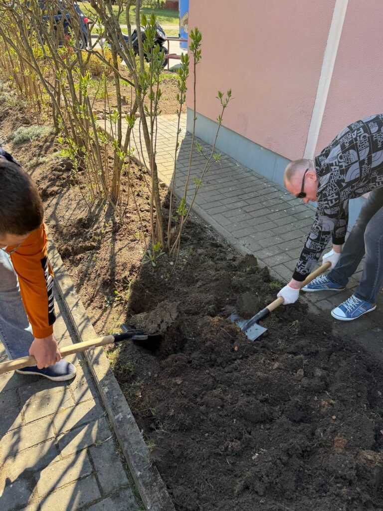 Коллектив ансамбля Белые росы присоединился к республиканскому субботнику!