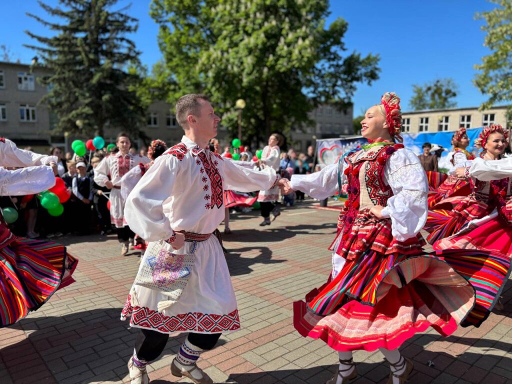 Торжественная линейка,посвященная окончанию учебного года
