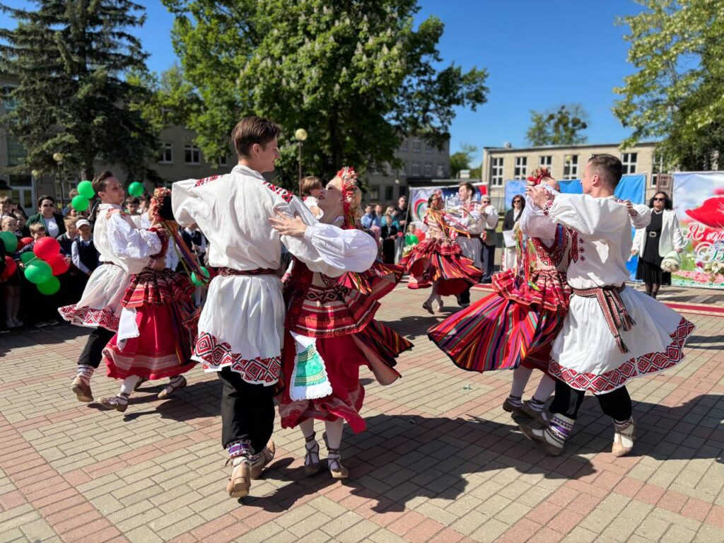 Торжественная линейка,посвященная окончанию учебного года