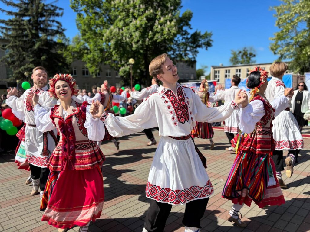 Торжественная линейка,посвященная окончанию учебного года