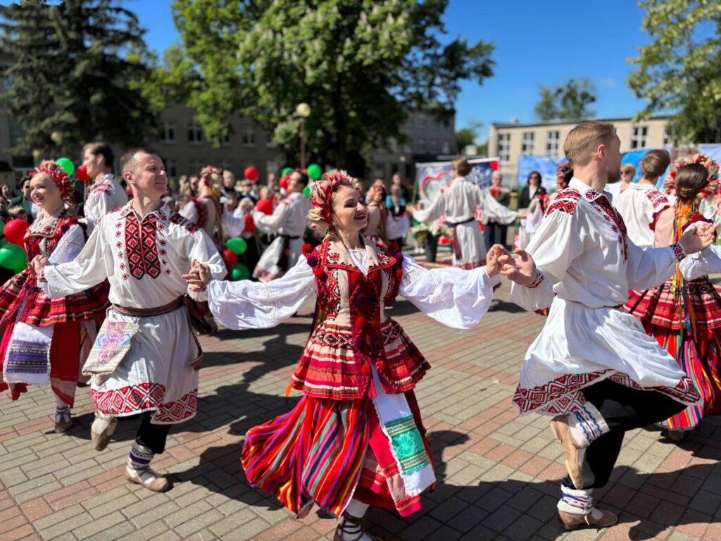 Торжественная линейка,посвященная окончанию учебного года