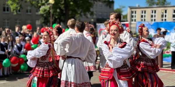 Торжественная линейка,посвященная окончанию учебного года