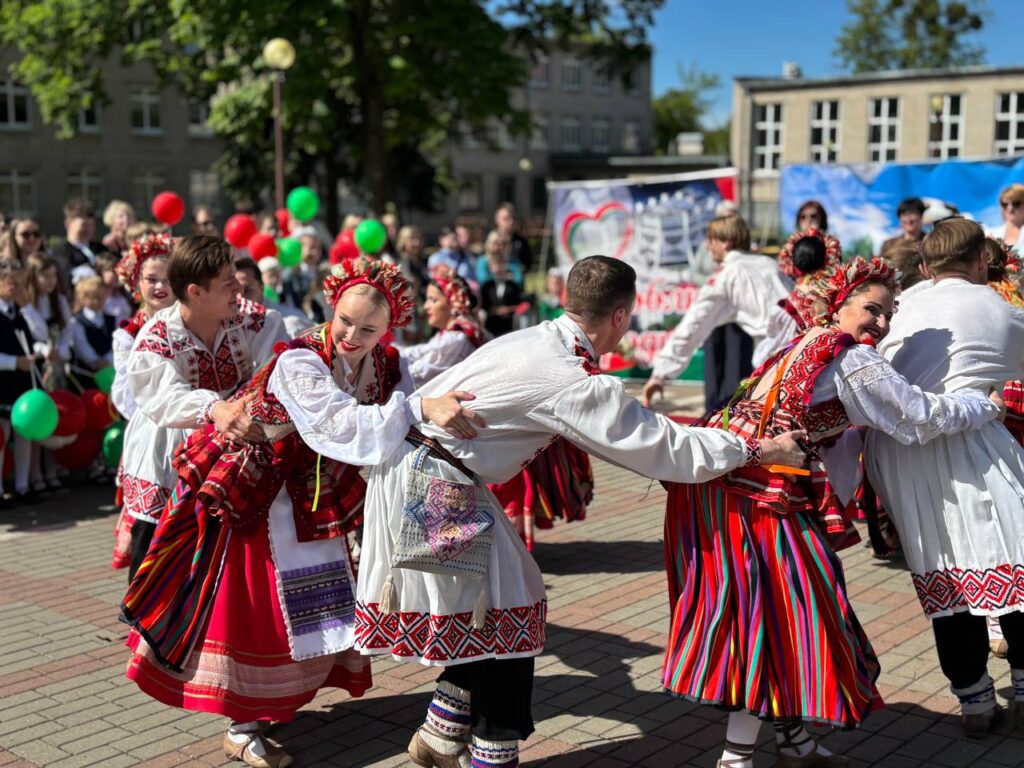 Торжественная линейка,посвященная окончанию учебного года