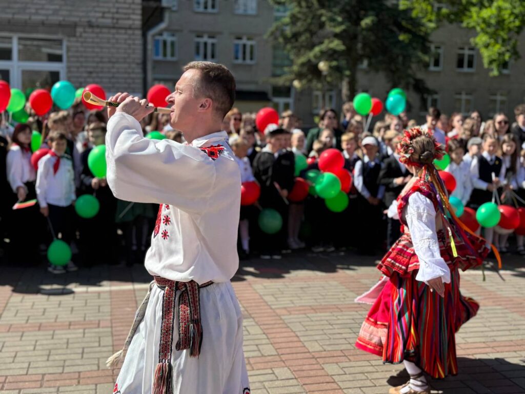 Торжественная линейка,посвященная окончанию учебного года