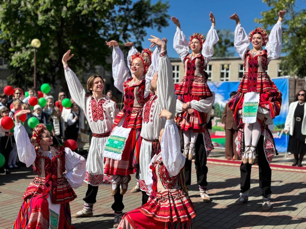 Торжественная линейка,посвященная окончанию учебного года