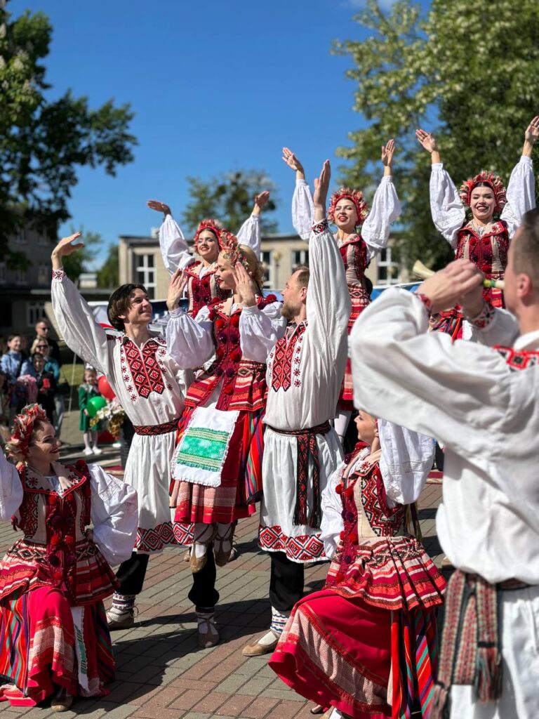 Торжественная линейка,посвященная окончанию учебного года